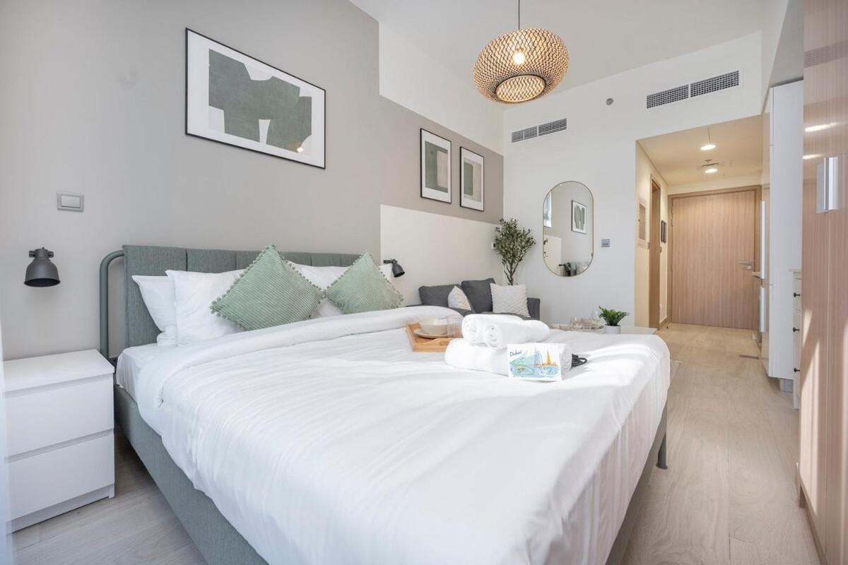 Amazing With Cozy Balcony In Meydan Apartment Dubai