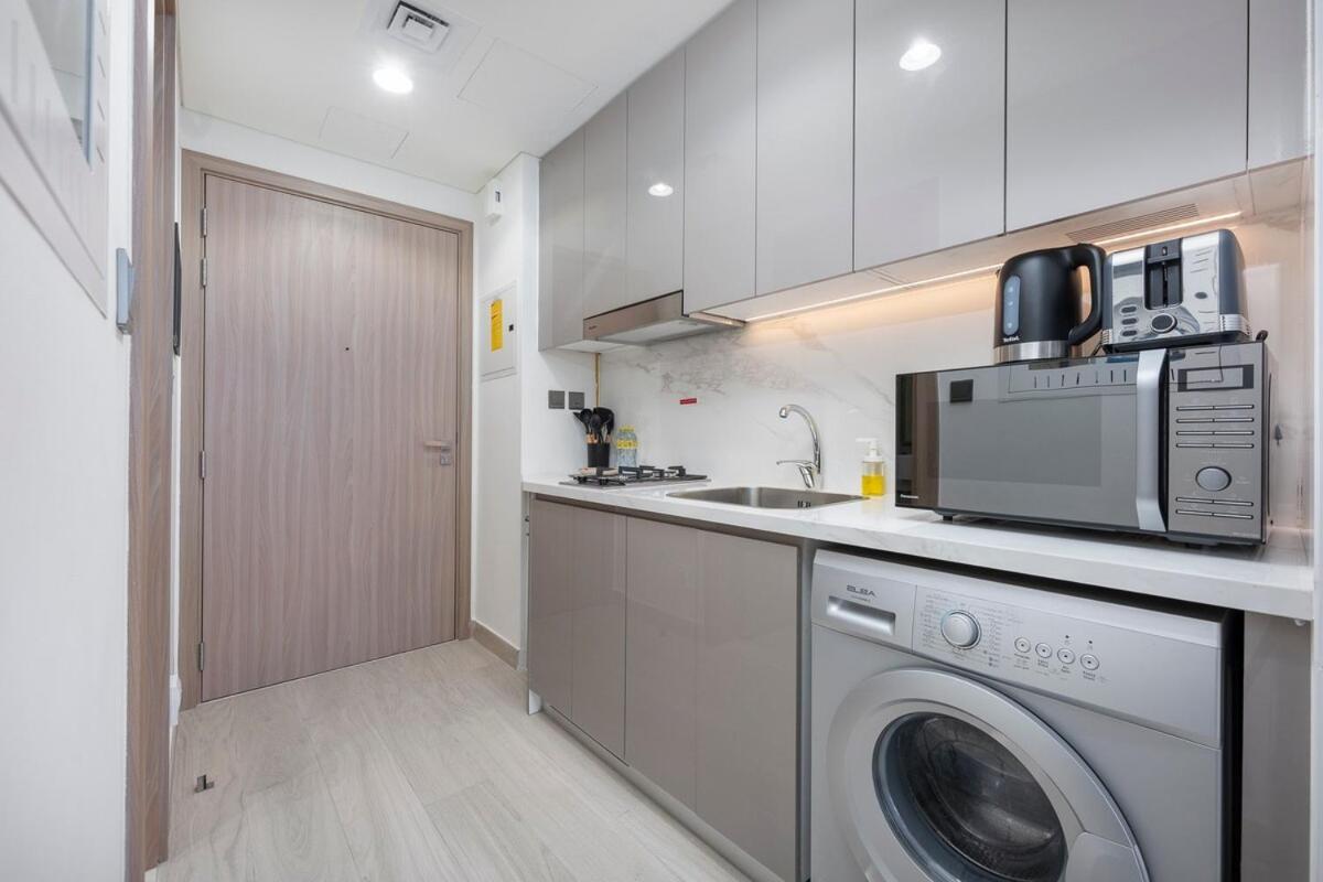 Amazing With Cozy Balcony In Meydan Apartment