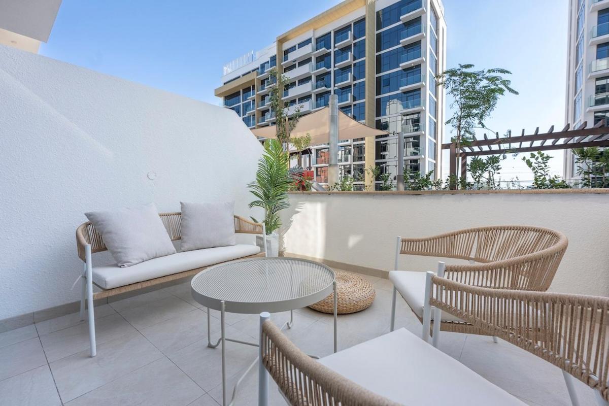 Amazing With Cozy Balcony In Meydan Apartment Dubai